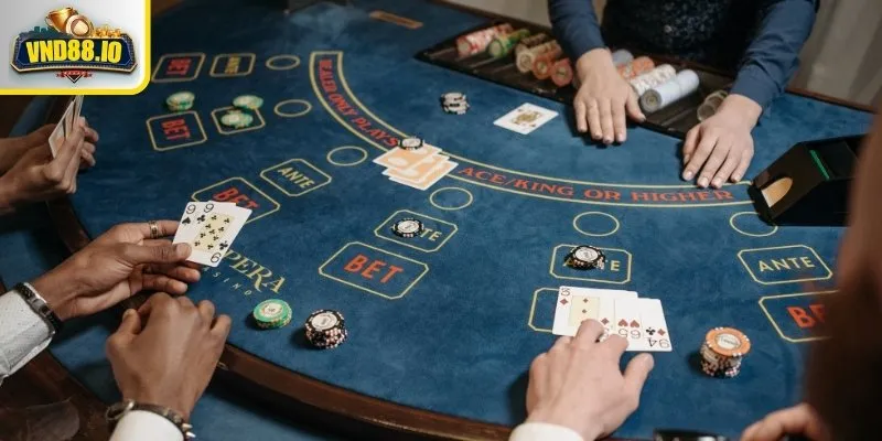 Baccarat – Bí kíp Chinh Phục Game Bài Đỉnh Cao Tại VND88 Sức hấp dẫn có 1 0 2 của game baccarat